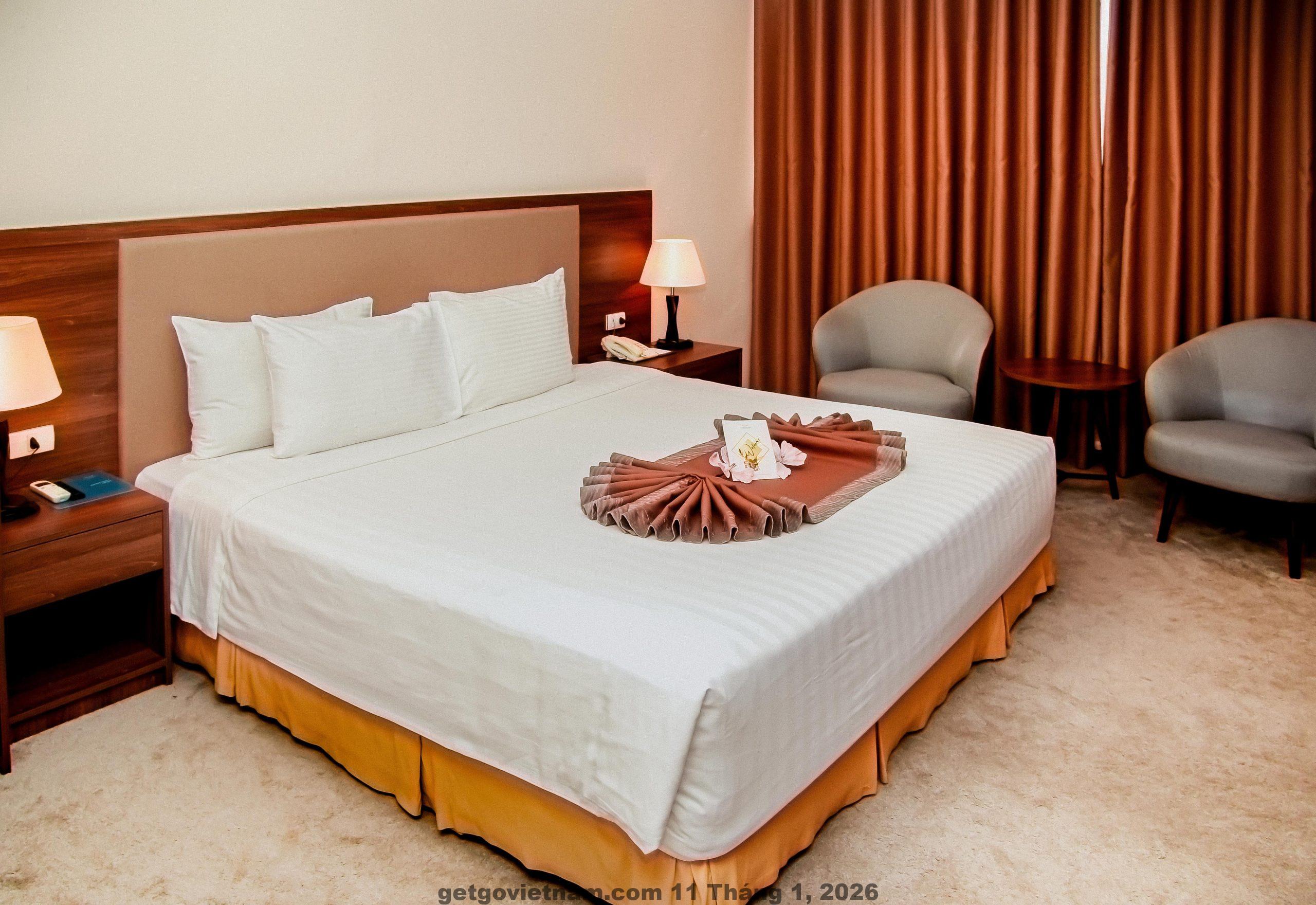 Khu vực hồ bơi ngoài trời tại khách sạn Thanh Bình Mường Lay