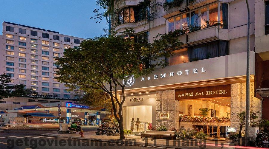 Phòng khách sạn tiêu chuẩn phong cách tối giản phù hợp khách công tác