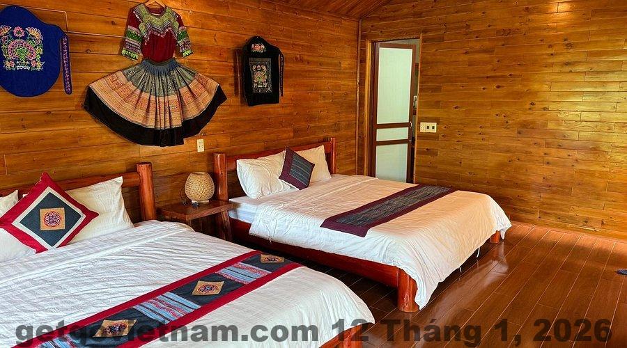 Khu vực lễ tân Bac Ha Pacific Hotel với nhân viên hỗ trợ thân thiện