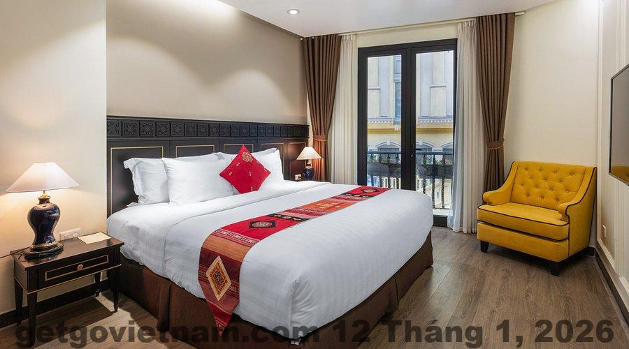 Khu vực buffet sáng tại Hotel Sapa Square với các món Á Âu cơ bản