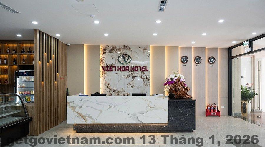 Hồ bơi trên tầng thượng với view tuyệt đẹp của Viet Hoa Hotel là nơi lý tưởng để thư giãn và tận hưởng không khí trong lành.