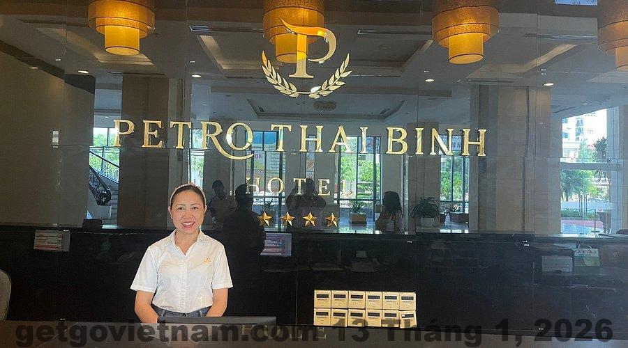 Nhân viên tại Khách sạn Dầu khí Thái Bình luôn nhiệt tình chào đón khách, tạo ấn tượng tốt ngay từ lúc vào cửa.