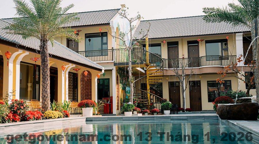 Khung cảnh quanh khách sạn với không gian thư giãn tuyệt vời.