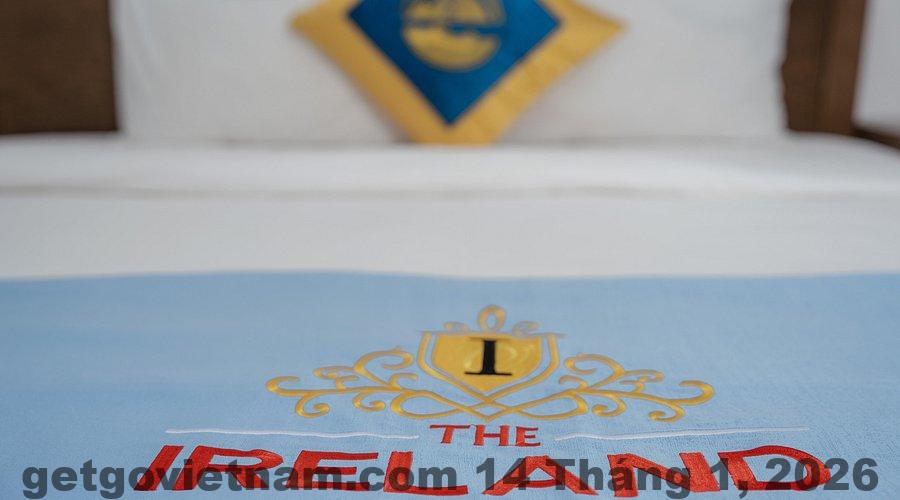 Phố Núi Ngọc Cát Bà nơi The Ireland Hotel tọa lạc