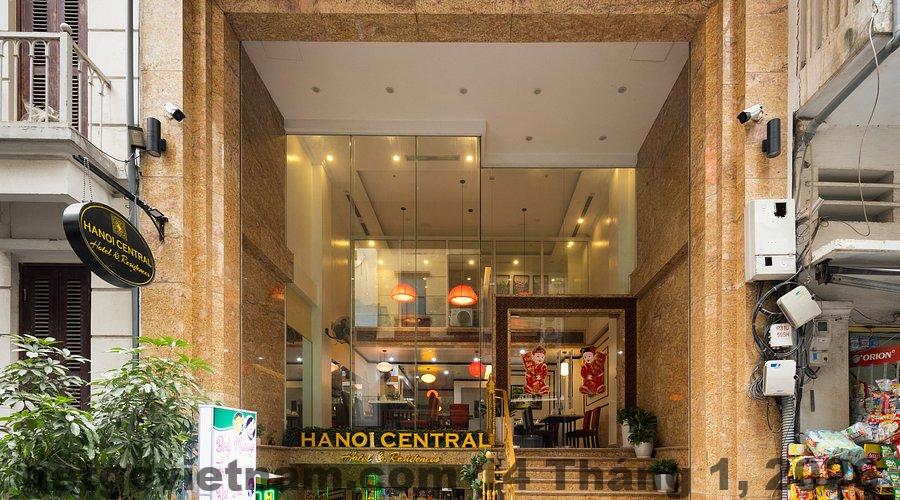 Khu vực lễ tân Hotel The Hanoi với phong cách business hotel