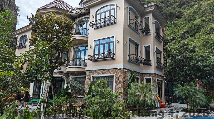 Indochine Boutique Hotel Ninh Bình Review 2026: Có nên ở không? 2 Toàn cảnh Indochine Boutique Hotel Ninh Bình với phong cách boutique thanh lịch giữa không gian xanh