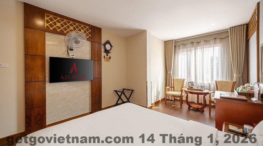 Không gian ăn sáng đơn giản tại A25 Hotel 223 Bạch Mai