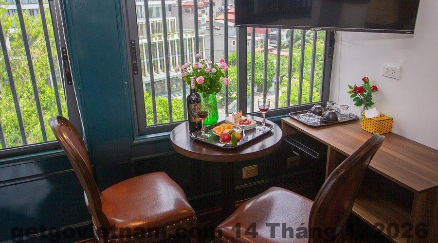 Khu vực lễ tân Khách Sạn Hanoi Lake View với phong cách phục vụ thân thiện