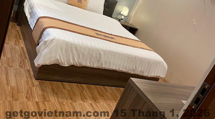 Khu vực xung quanh NEW SKY AIRPORT HOTEL mang đặc trưng khu dân cư gần sân bay