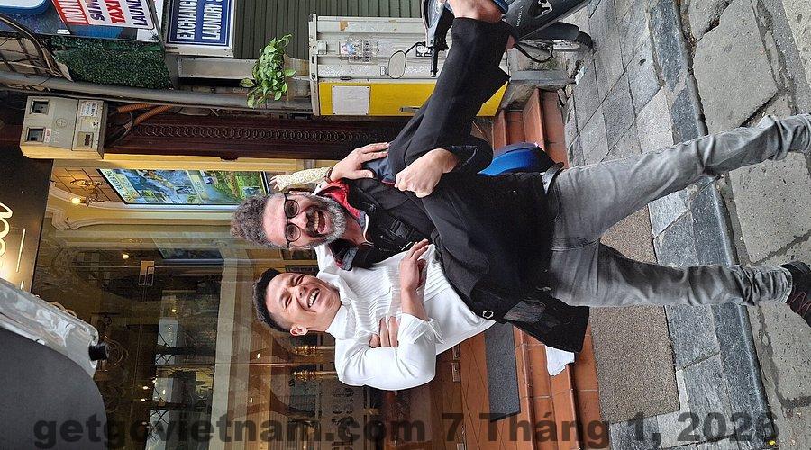 Quầy lễ tân The La Renta Hotel & Spa với nhân viên thân thiện hỗ trợ khách