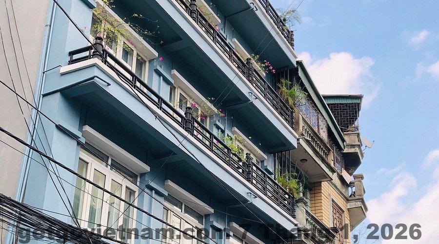 Phòng nghỉ tại Hanoi Center Silk Premium Hotel với nội thất hiện đại và ánh sáng tự nhiên