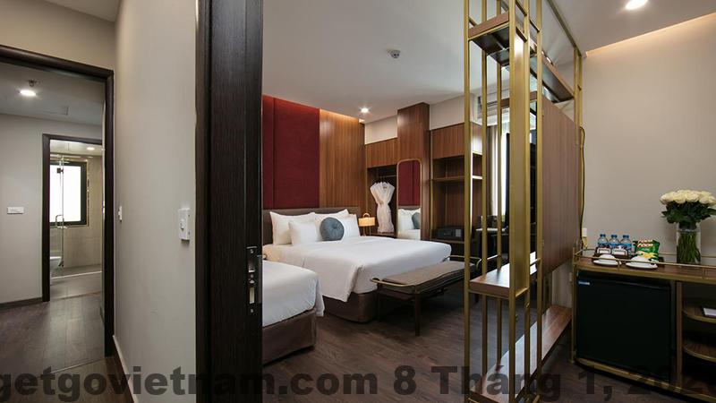 Bữa sáng buffet tại khách sạn, với sự kết hợp của nhiều món ăn đa dạng từ Á đến Âu.