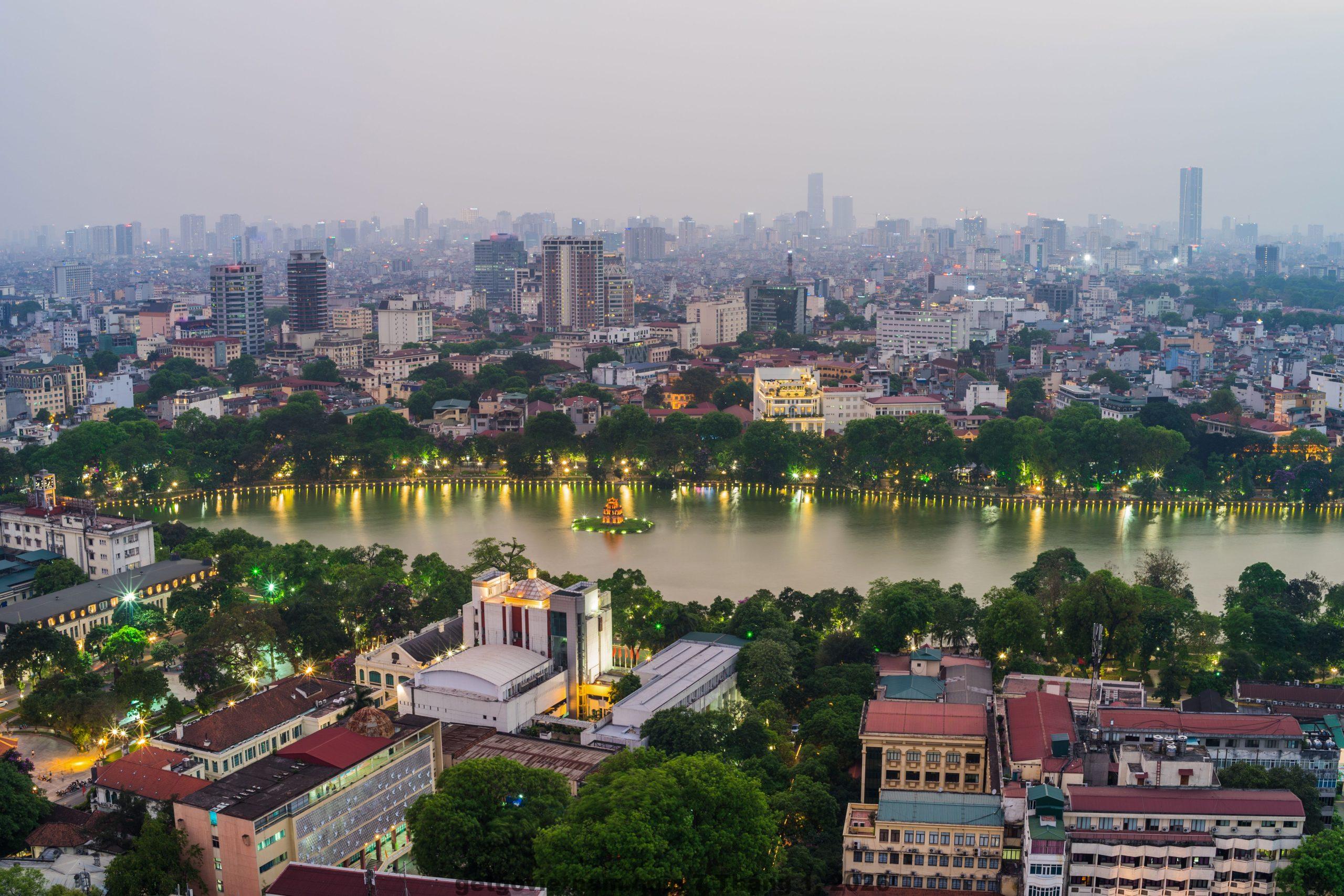 Khu phố cổ Hà Nội gần Khách Sạn Gần Phố Cổ Hà Nội với mật độ hàng quán và giao thông đông đúc