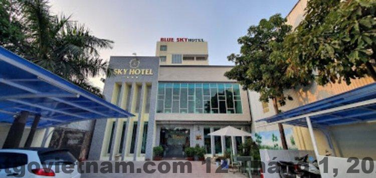 Khu vực ăn uống đơn giản tại Sky Hotel – phục vụ nhu cầu cơ bản