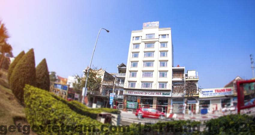 Phòng ngủ tiêu chuẩn tại Đinh Gia Hotel với nội thất cơ bản và không gian gọn gàng