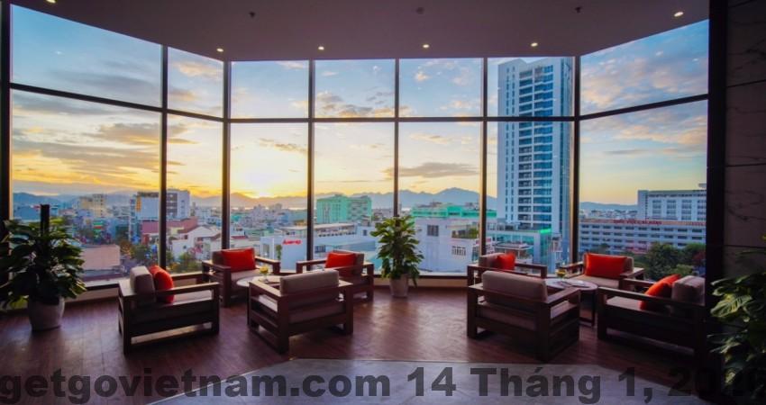 Không gian phòng nghỉ tại Seahorse Han Market Da Nang Hostel by Haviland gọn gàng, phong cách tối giản