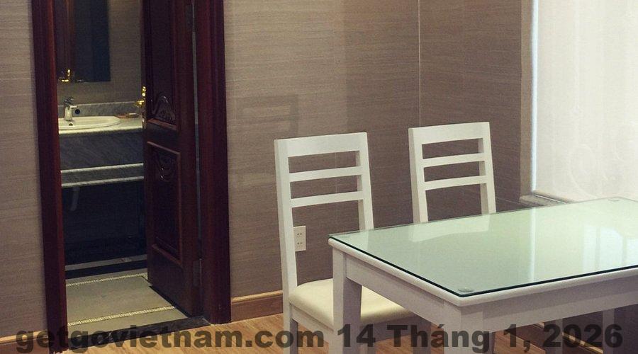 Nhân viên tại Cham Hotel luôn sẵn sàng hỗ trợ du khách.