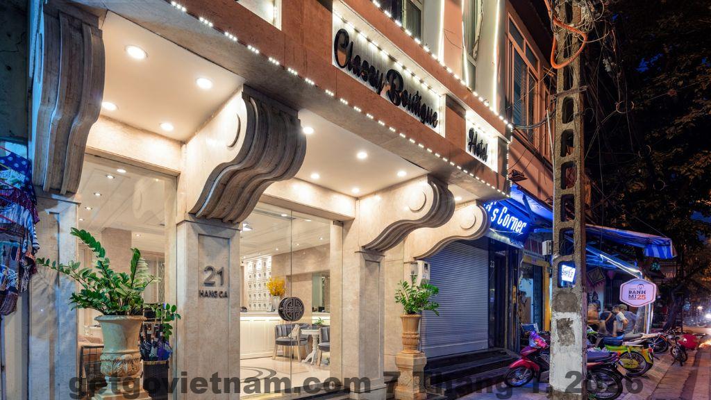 Khu vực lễ tân Singita Classy Boutique Hotel – nhân viên thân thiện, giao tiếp tiếng Anh tốt, hỗ trợ khách nhiệt tình