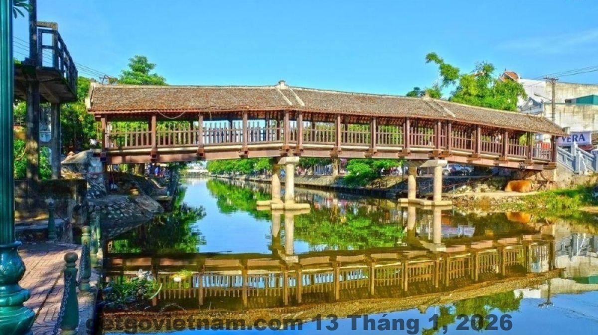 Nhân viên tại Phát Diệm Plaza luôn tươi cười và nhiệt tình hỗ trợ du khách.