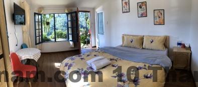 View nhìn ra thung lũng từ phòng tại Homestay Cối Xay Gió