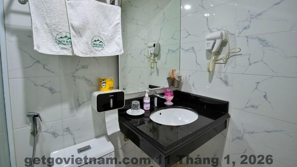 Lễ tân tại S79 Noi Bai Airport Boutique Hotel