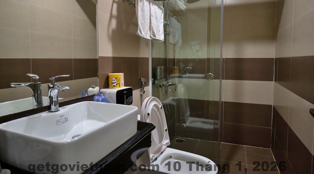 Hành lang khách sạn S79 với phong cách tối giản