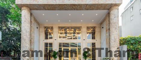 Không gian phòng tiêu chuẩn tại San Quinze Hanoi Hotel tương xứng mức giá phân khúc 4 sao