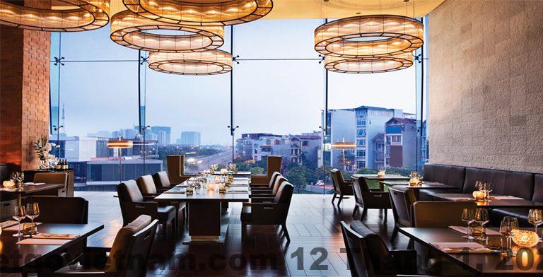 Nhân viên khách sạn thân thiện và nhiệt tình