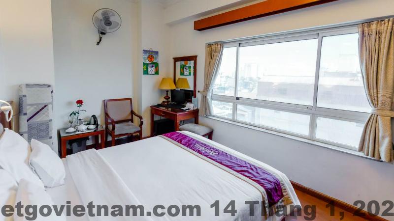 Khu vực lễ tân A25 Hotel 223 Bạch Mai với nhân viên trực 24/7