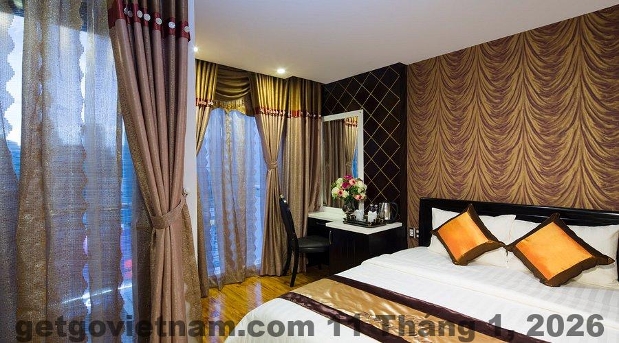 Hồ bơi tại Hoàng Dũng Hotel, không gian khá nhỏ nhưng đầy đủ tiện nghi.