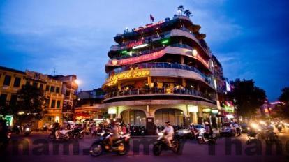 Phòng đôi Mayflower Hotel phù hợp cho cặp đôi du lịch ngắn ngày tại Hà Nội