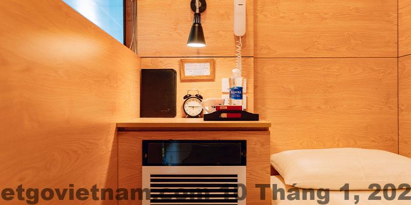 Quầy lễ tân VATC SleepPod Nội Bài với nhân viên trực 24/7 hỗ trợ khách