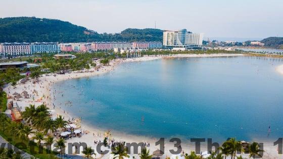 Khách sạn nằm ở khu vực Đồ Sơn, một địa điểm du lịch lý tưởng.