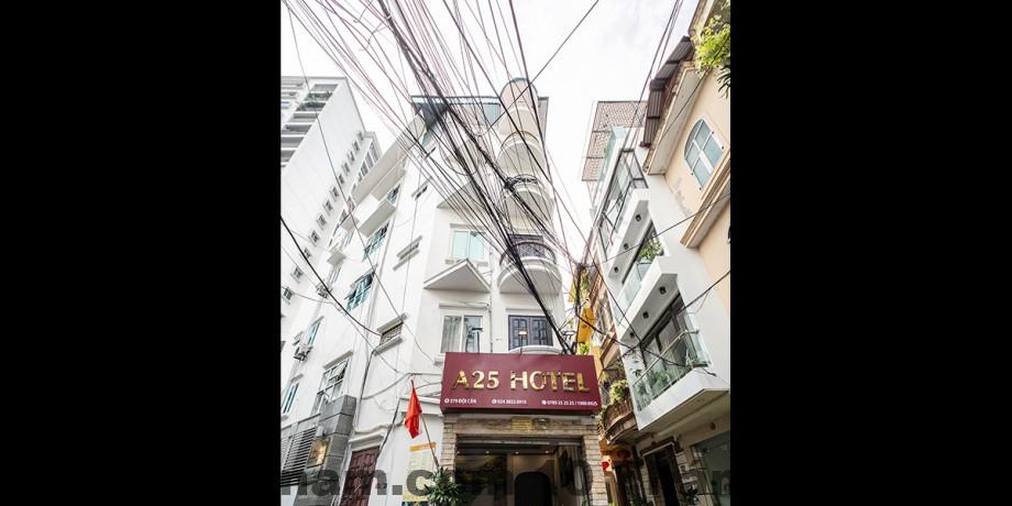 Phòng nghỉ tại Nhà nghỉ HOLIDAY với không gian thoáng đãng và tiện nghi đầy đủ.