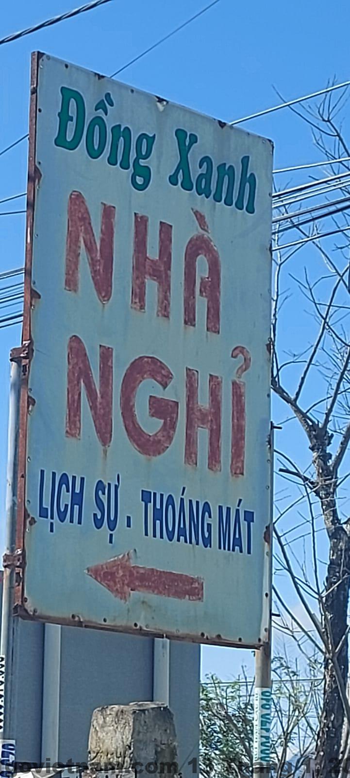 Nội thất phòng ngủ rộng rãi, thoải mái, phù hợp cho gia đình và nhóm bạn.