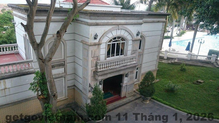 Sảnh lễ tân Royal Halong Hotel rộng và mang phong cách truyền thống