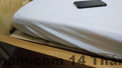 Không gian phòng ngủ Khách sạn Hoàng Sơn với nội thất cơ bản