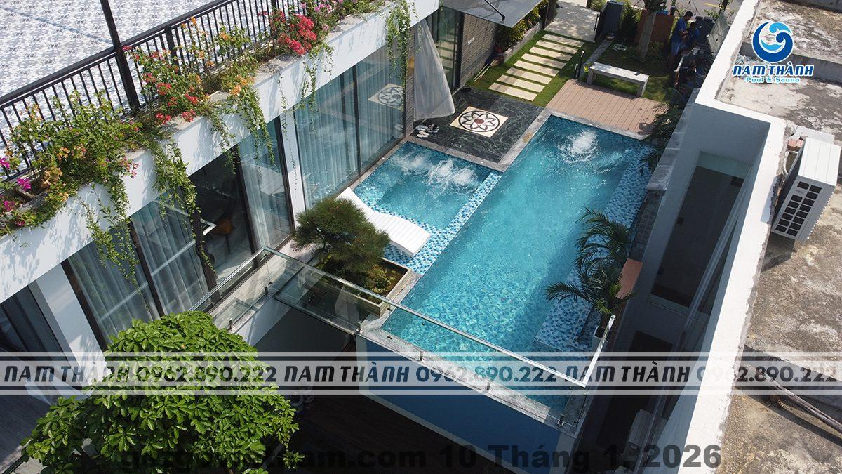 Hồ bơi tại khu Flamingo Đại Lải với không gian mở và cảnh quan xanh