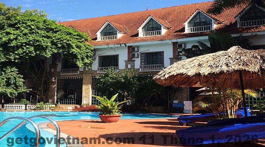 Không gian ăn uống đơn giản phục vụ bữa sáng tại khách sạn