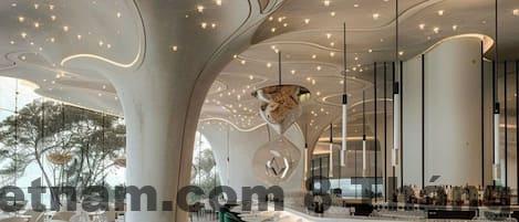 Phòng ngủ Khách Sạn Ngọc Linh với nội thất cơ bản