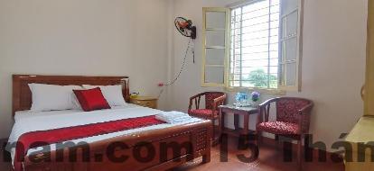 Phòng tiêu chuẩn Thanh Hương 99 Hotel Nội Bài với giường đôi, nội thất cơ bản, phù hợp ngủ qua đêm