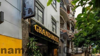 Phòng ngủ rộng rãi với trang thiết bị hiện đại và sạch sẽ.