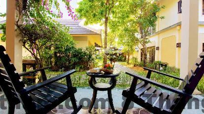 Phòng ngủ tại My Hotel OCD với nội thất đơn giản nhưng sạch sẽ, thoáng đãng.