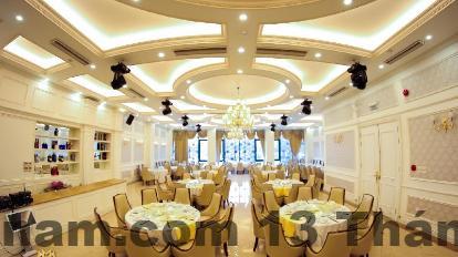 Hồ bơi khách sạn Cat Ba Rosalia - Tiện ích hồ bơi ngoài trời