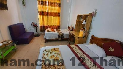 Món ăn sáng đơn giản nhưng đầy đủ tại khách sạn.