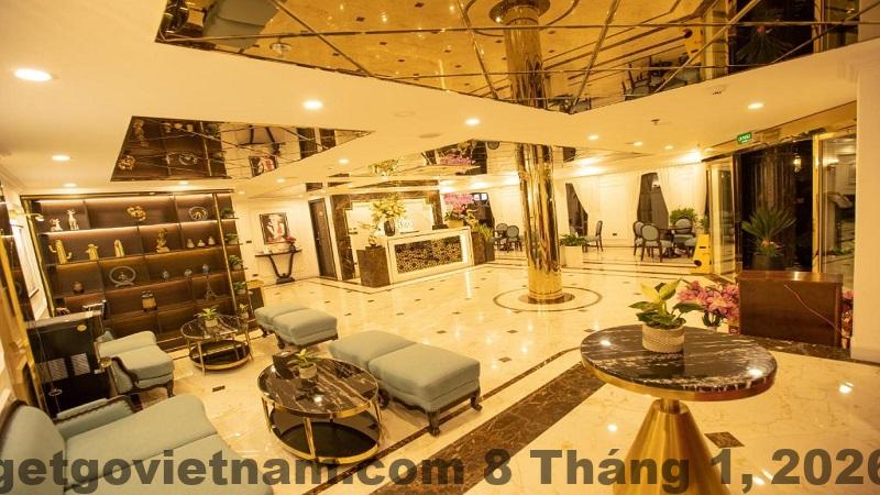 Không gian phòng ngủ tại A&D Luxury Hotel 2 với thiết kế hiện đại đơn giản
