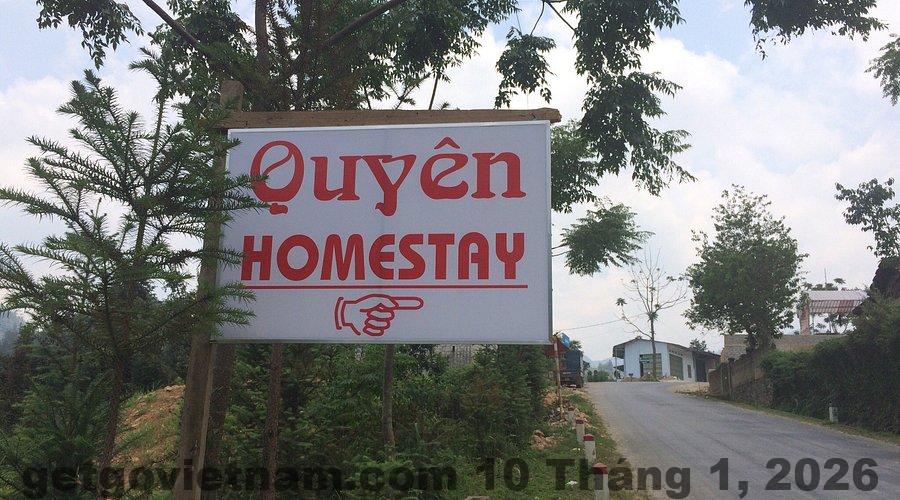 Đường vào Quyen Homestay Bắc Hà với cảnh làng quê và ruộng bậc thang