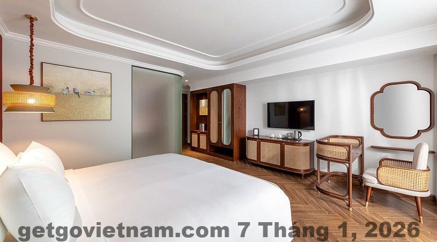 Phòng Executive Suite tại La Siesta Classic Hàng Thùng với thiết kế cổ điển châu Âu