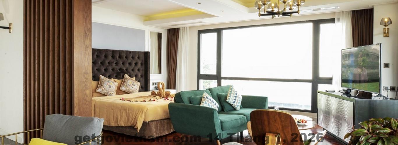 Khu vực sảnh lễ tân Sofia Tam Dao Hotel & Spa với phong cách cổ điển