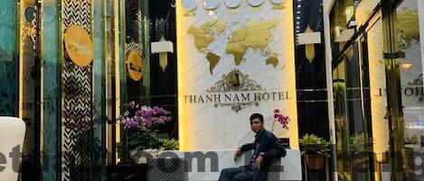 Hồ bơi khách sạn Hạ Long Bay TC